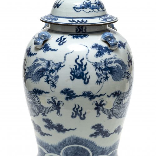 Deckelvase, Porzellan, Blaumalerei, China, 18./19. Jh.