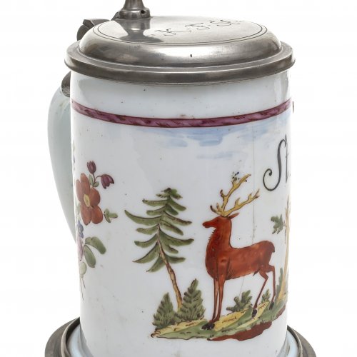 Walzenkrug, Milchglas, Emailmalerei.