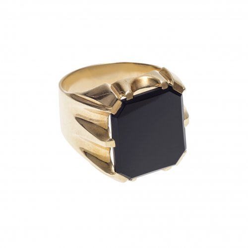 Herrenring. 14 K GG. Achteckiger Hämatit(?), breite Schiene.