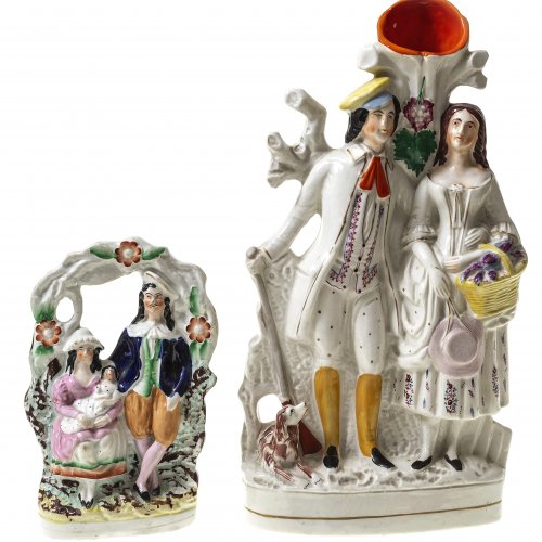 Hochzeitspaar und Familie, Keramik, englisch, H. 23-41 cm.