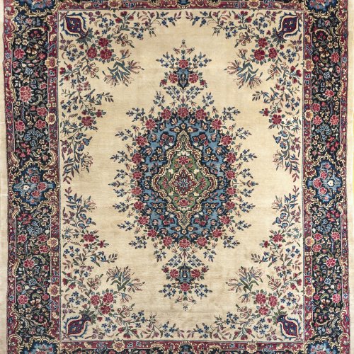 Teppich. Persien, 20. Jh. Gebrauchsspuren. 440 x 327 cm.