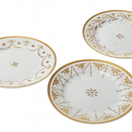 Drei Teller, Porzellan, Nymphenburg, Golddekor.
