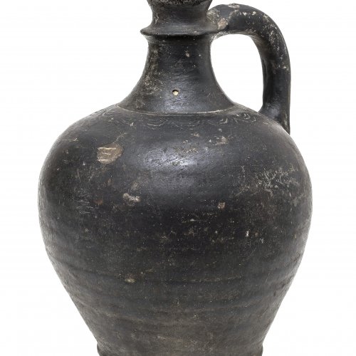 Henkelflasche, Irdenware, geschwärzt, H. 25 cm.