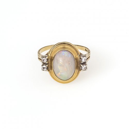 Ring, Opal- Brillantbesatz, 18 K GG.