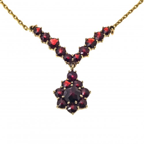 Kette mit Granatbesatz.