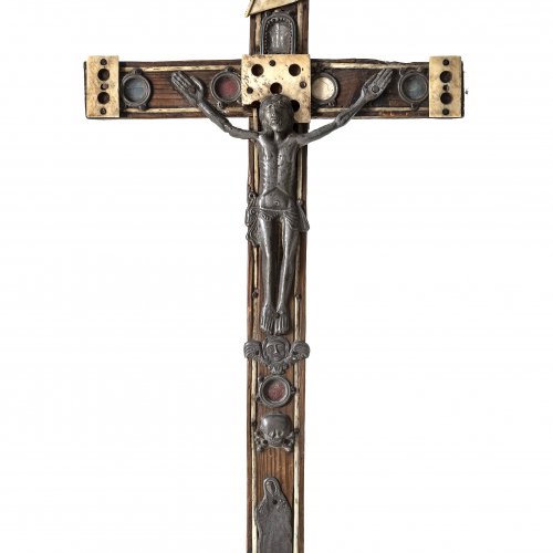 Standkreuz mit Zinn- und Beinauflagen, H. 40 cm.