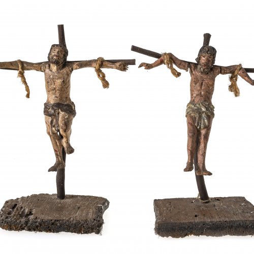 Die beiden Schächer am Kreuz, Holz, Farbfassung, H. 20 cm.