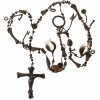 Amulettkette für den Stall, mit Holzperlen und Kreuzanhänger.