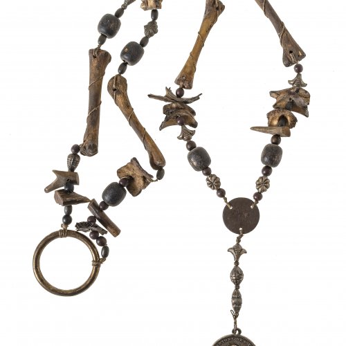 Amulettkette für den Stall (sog. Stall-Bet´n), Abschluss-Medaillonanhänger.