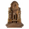 Hausaltar Nadelholz, ungefasst, mit Heilig-Geist-Taube, Kruzifix und adorienden Engeln, 18./19. Jh., H. 60 cm.