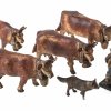 Almauftrieb, 6-teilig (mit vier Kühen, Hirten, Hütehund), Holz, farbig bemalt, H. 9-16 cm.