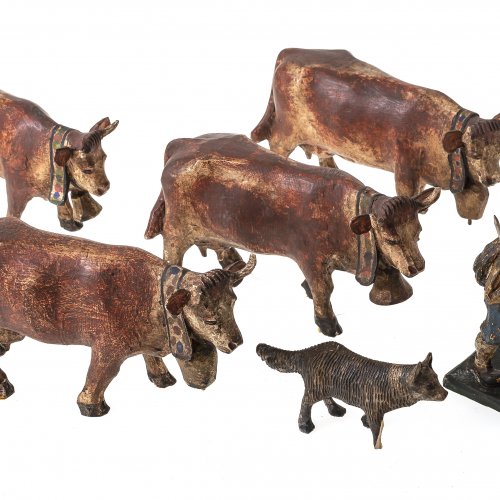 Almauftrieb, 6-teilig (mit vier Kühen, Hirten, Hütehund), Holz, farbig bemalt, H. 9-16 cm.