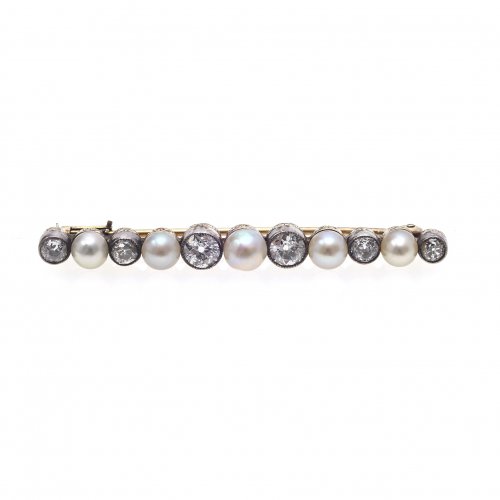 Brosche mit Diamant- und Perlbesatz.