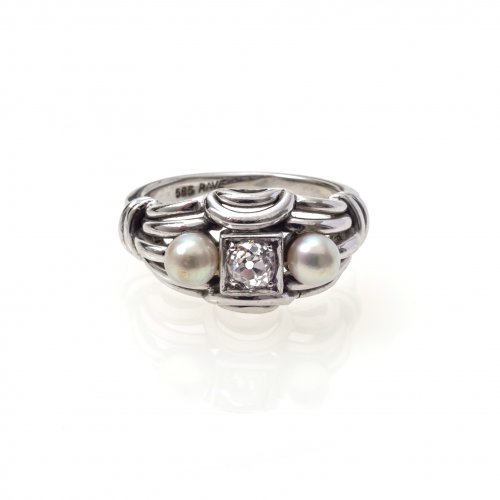 Ring mit Perlen- und Brillantbesatz.