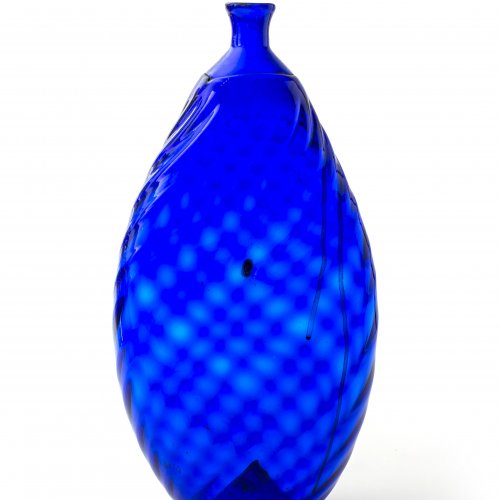 Nabelflasche, blaues Glas, gerippt, Tirol, H. 27 cm.