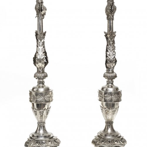 Ein Paar Altarleuchter, versilbert, H. 69 cm.