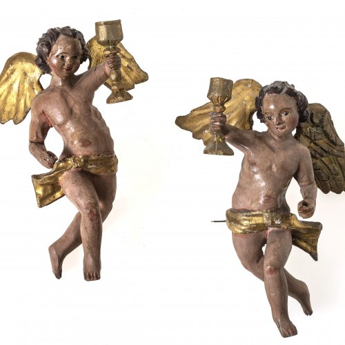 Ein Paar Engel mit Kelchen, Holz, Farb- und Goldfassung, H. je 17 cm.