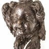 Engelskopf, Holz, Silberfassung, süddeutsch, 18. Jh., H. 31 cm.