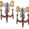 Ein Paar Wandappliken, Holz, Farbfassung, Schleifendekor, H. 59 cm.