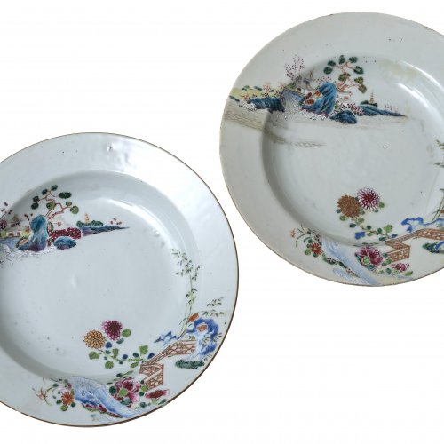 Zwei Teller, China, Porzellan, farbige Emailmalerei, ø22,5 cm.