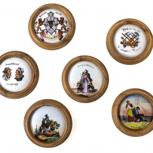 Sechs Bierkrugdeckel, Porzellan, farbiger Dekor.