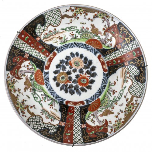 Platte, Japan,  Imari-Stil, farbige Emailmalerei, ø38 cm.