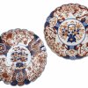Zwei Platten, Porzellan, farbige Malerei im Imari-Stil, Japan, øje 30 cm.