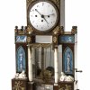Portaluhr mit Musikspielwerk, Mahagoni, mit Alabasterdekor und Grisaillen, Deutschland oder Österreich, 1. Hälfte 19. Jh., H. 58 cm.