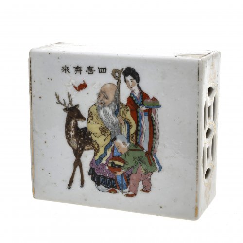 Nackenstütze, Porzellan, China, farbige Emailmalerei, H. 11,5 cm.