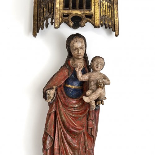 Muttergottes mit Kind unter Baldachin. Süddeutsch, um 1440. Holz, übergangene Farbfassung. H. 69 cm.
