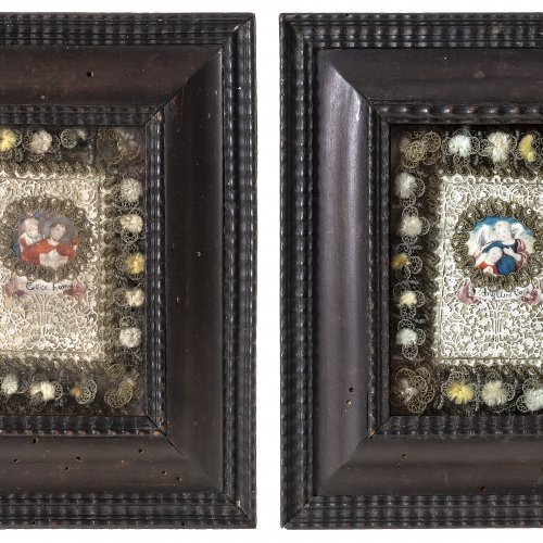 Zwei Spitzenbilder mit Aquarellmedaillons in Flammleistenrahmen, Ecce homo und Engel mit Tobias, je 10 x 7 cm.