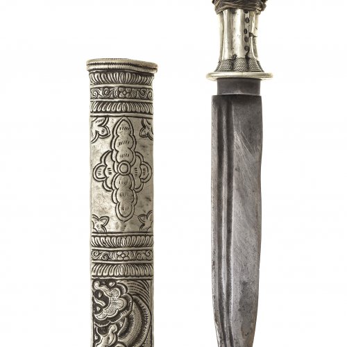 Dolch mit Scheide, Weißmetall, Ostasien, L. 29 cm.
