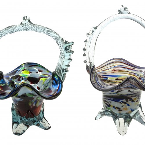 Zwei Fronleichnamskörbe, Glas, Bayerischer Wald, H. 18-19 cm.