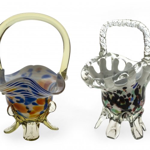 Zwei Fronleichnamskörbe, Glas, Bayerischer Wald, H. 17-18 cm.