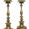 Ein Paar Kerzenleuchter, Bronze, H. 47 cm.