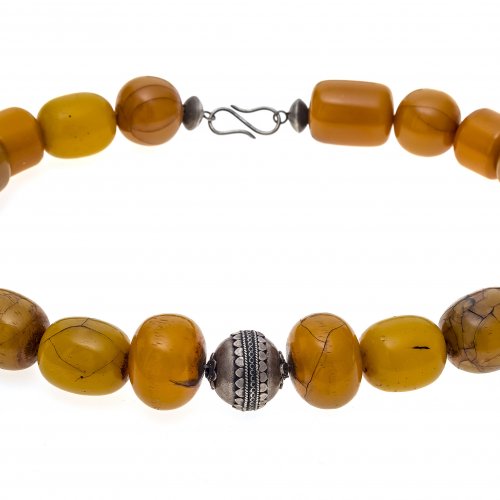 Kette mit Bernsteingliedern, L. 55 cm.