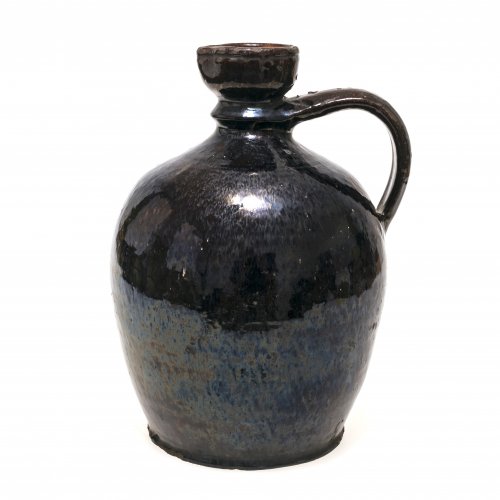 Henkelflasche (Blutzer). Kröning, Irdenware dunkelbraun glänzend. Besch. H. 25 cm.