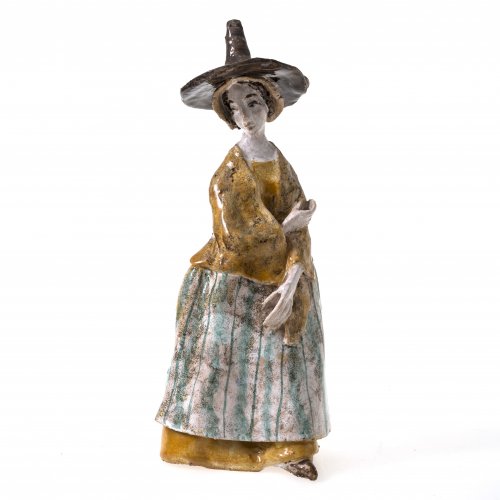 Platzer, Fini. Stehendes Mädchen mit Hut. Keramik. H. 28,5 cm. An der Unterseite sign.