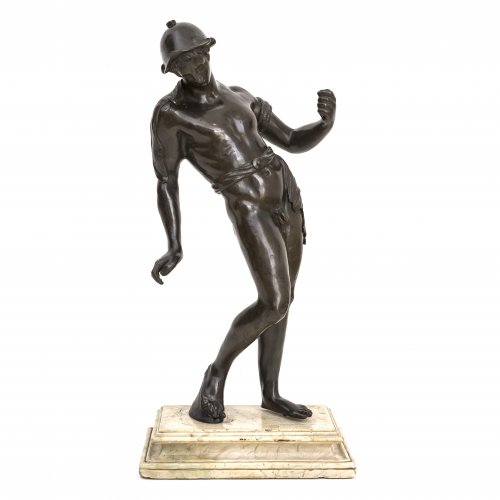 Bronzefigur eine Kriegers/Vulcanus. Italien, 19. Jh.  Auf marmoriertem Sockel, Waffe fehlt. Besch., rest. H. Figur 61 cm.
