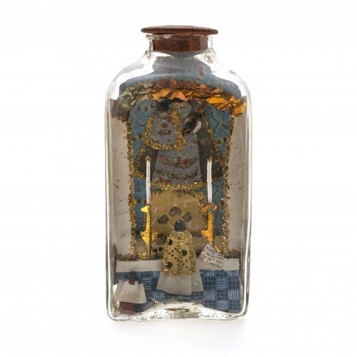 Flascheneingericht. Bayern. Altar mit Altöttinger Gnadenibld. Papier, bemalt, Goldfolie, Glimmer. H. 15 cm.
