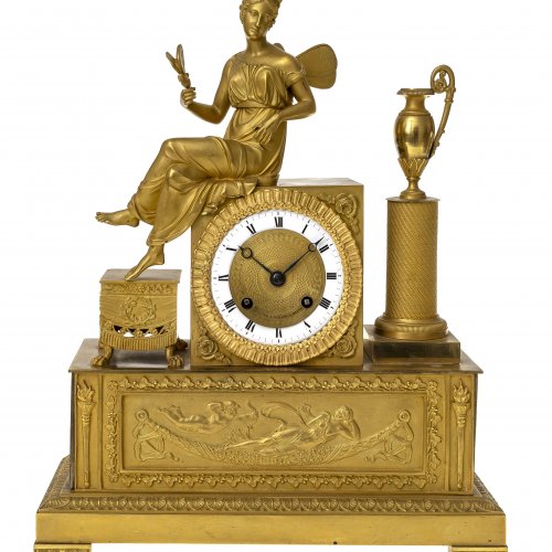 Pendule mit Psyche, Bronze, feuervergoldet, Frankreich, um 1840, H. 38 cm.