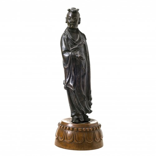 Mönchschüler. Bronze. China, wohl 15./16. Jh. H. 16,5 cm.