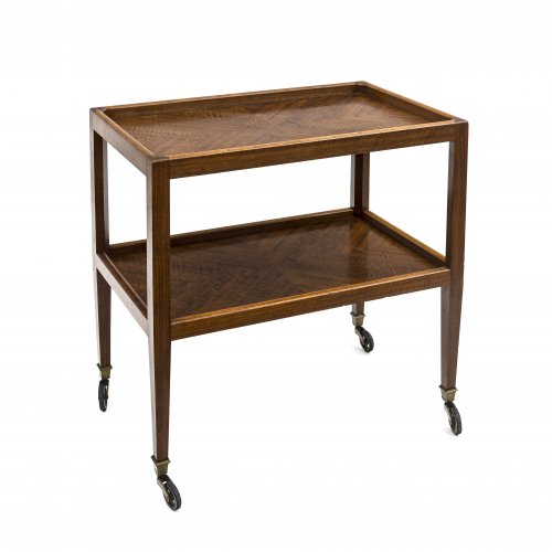 Servierwagen. Skandinavien, 1960er Jahre. Teakholz, massiv. 71,5 x 71,5 x 44 cm. Auf vier Rollen.